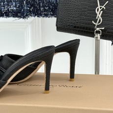 Gianvito Rossi 26WF新品一字带蝴蝶结平底拖鞋缎面蝴蝶结轻落足尖一字带勾勒纤细脚踝圆头剪 Gianvito Rossi 26WF新品一字带蝴蝶结平底拖鞋缎面蝴蝶结轻落足尖一字带勾勒纤细脚踝圆头剪
