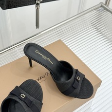 Gianvito Rossi 26WF新品一字带蝴蝶结平底拖鞋缎面蝴蝶结轻落足尖一字带勾勒纤细脚踝圆头剪 Gianvito Rossi 26WF新品一字带蝴蝶结平底拖鞋缎面蝴蝶结轻落足尖一字带勾勒纤细脚踝圆头剪