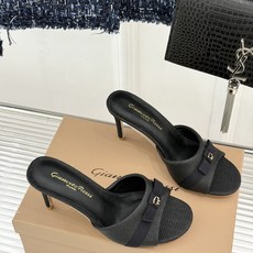 Gianvito Rossi 26WF新品一字带蝴蝶结平底拖鞋缎面蝴蝶结轻落足尖一字带勾勒纤细脚踝圆头剪 Gianvito Rossi 26WF新品一字带蝴蝶结平底拖鞋缎面蝴蝶结轻落足尖一字带勾勒纤细脚踝圆头剪