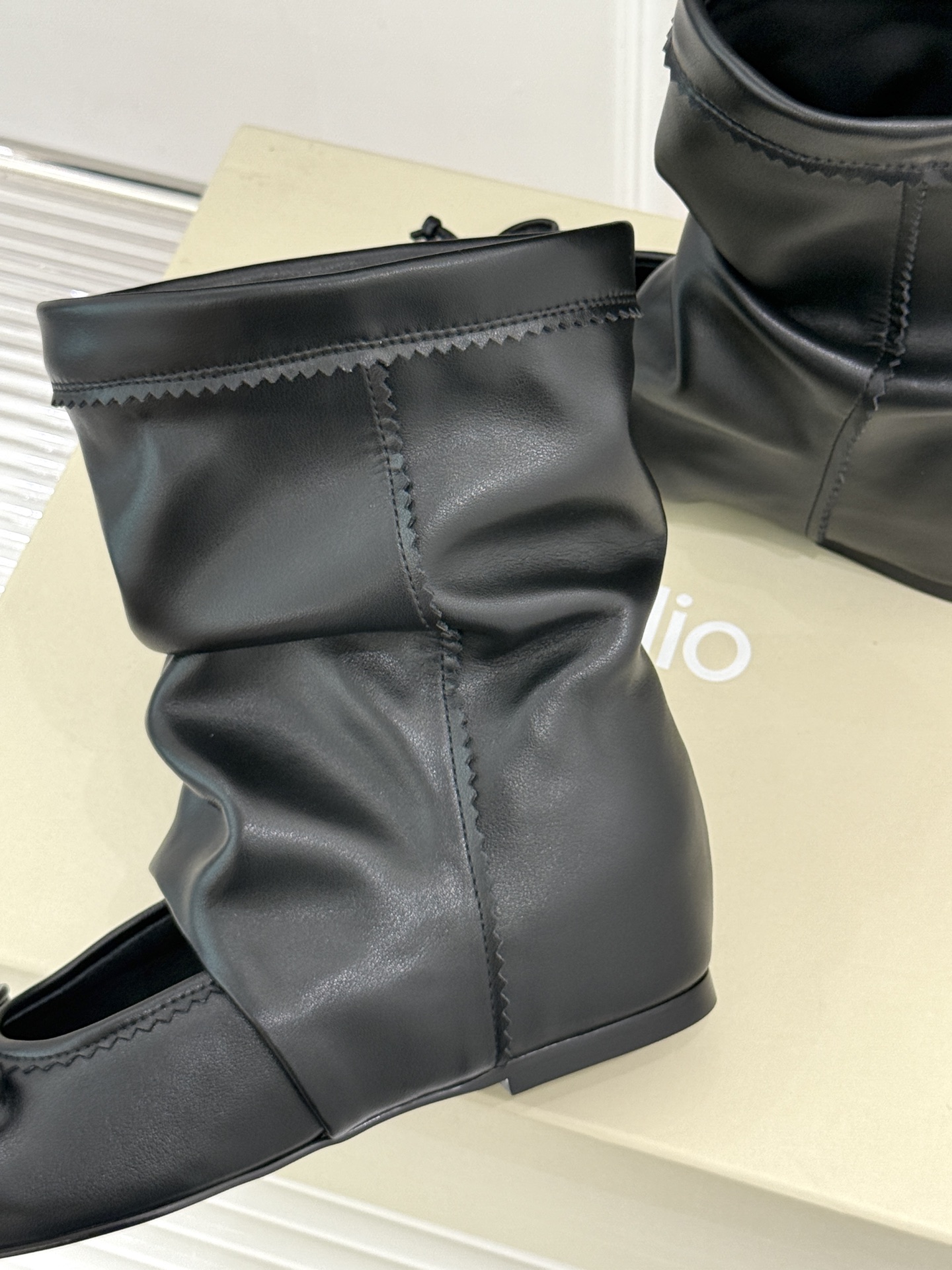 Unfolio 26WF新品复古蝴蝶结堆堆靴凉靴26WF秋冬限定绝美登场复古蝴蝶结缀于靴筒侧边软韧头层牛 Unfolio 26WF新品复古蝴蝶结堆堆靴凉靴26WF秋冬限定绝美登场复古蝴蝶结缀于靴筒侧边软韧头层牛