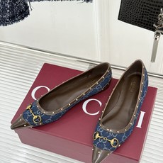 Gucci/古驰26WF新品老花马衔扣饰铆钉尖头平底鞋芭蕾舞鞋26WF秋冬限定款惊艳登场经典GG老花铺满 Gucci/古驰26WF新品老花马衔扣饰铆钉尖头平底鞋芭蕾舞鞋26WF秋冬限定款惊艳登场经典GG老花铺满