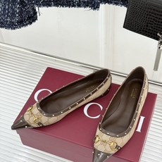 Gucci/古驰26WF新品老花马衔扣饰铆钉尖头平底鞋芭蕾舞鞋26WF秋冬限定款惊艳登场经典GG老花铺满 Gucci/古驰26WF新品老花马衔扣饰铆钉尖头平底鞋芭蕾舞鞋26WF秋冬限定款惊艳登场经典GG老花铺满