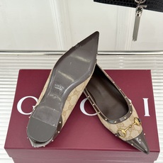 Gucci/古驰26WF新品老花马衔扣饰铆钉尖头平底鞋芭蕾舞鞋26WF秋冬限定款惊艳登场经典GG老花铺满 Gucci/古驰26WF新品老花马衔扣饰铆钉尖头平底鞋芭蕾舞鞋26WF秋冬限定款惊艳登场经典GG老花铺满