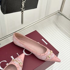 Gucci/古驰26WF新品老花马衔扣饰铆钉尖头平底鞋芭蕾舞鞋26WF秋冬限定款惊艳登场经典GG老花铺满 Gucci/古驰26WF新品老花马衔扣饰铆钉尖头平底鞋芭蕾舞鞋26WF秋冬限定款惊艳登场经典GG老花铺满