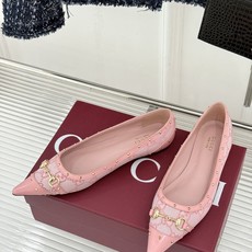 Gucci/古驰26WF新品老花马衔扣饰铆钉尖头平底鞋芭蕾舞鞋26WF秋冬限定款惊艳登场经典GG老花铺满 Gucci/古驰26WF新品老花马衔扣饰铆钉尖头平底鞋芭蕾舞鞋26WF秋冬限定款惊艳登场经典GG老花铺满