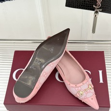 Gucci/古驰26WF新品老花马衔扣饰铆钉尖头平底鞋芭蕾舞鞋26WF秋冬限定款惊艳登场经典GG老花铺满 Gucci/古驰26WF新品老花马衔扣饰铆钉尖头平底鞋芭蕾舞鞋26WF秋冬限定款惊艳登场经典GG老花铺满