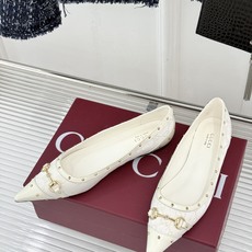 Gucci/古驰26WF新品老花马衔扣饰铆钉尖头平底鞋芭蕾舞鞋26WF秋冬限定款惊艳登场经典GG老花铺满 Gucci/古驰26WF新品老花马衔扣饰铆钉尖头平底鞋芭蕾舞鞋26WF秋冬限定款惊艳登场经典GG老花铺满