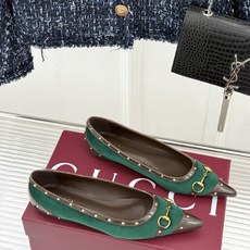 Gucci/古驰26WF新品老花马衔扣饰铆钉尖头平底鞋芭蕾舞鞋26WF秋冬限定款惊艳登场经典GG老花铺满 Gucci/古驰26WF新品老花马衔扣饰铆钉尖头平底鞋芭蕾舞鞋26WF秋冬限定款惊艳登场经典GG老花铺满