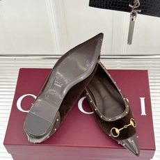 Gucci/古驰26WF新品老花马衔扣饰铆钉尖头平底鞋芭蕾舞鞋26WF秋冬限定款惊艳登场经典GG老花铺满 Gucci/古驰26WF新品老花马衔扣饰铆钉尖头平底鞋芭蕾舞鞋26WF秋冬限定款惊艳登场经典GG老花铺满