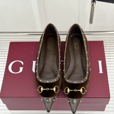 Gucci/古驰26WF新品老花马衔扣饰铆钉尖头平底鞋芭蕾舞鞋26WF秋冬限定款惊艳登场经典GG老花铺满 Gucci/古驰26WF新品老花马衔扣饰铆钉尖头平底鞋芭蕾舞鞋26WF秋冬限定款惊艳登场经典GG老花铺满