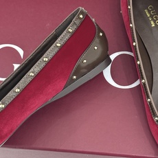 Gucci/古驰26WF新品老花马衔扣饰铆钉尖头平底鞋芭蕾舞鞋26WF秋冬限定款惊艳登场经典GG老花铺满 Gucci/古驰26WF新品老花马衔扣饰铆钉尖头平底鞋芭蕾舞鞋26WF秋冬限定款惊艳登场经典GG老花铺满