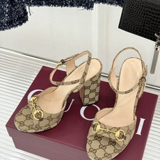 Gucci/古驰26WF新品马衔扣鱼嘴防水台细跟高跟凉鞋演绎复古奢华与现代气场的融合之作。标志性金属马衔 Gucci/古驰26WF新品马衔扣鱼嘴防水台细跟高跟凉鞋演绎复古奢华与现代气场的融合之作。标志性金属马衔