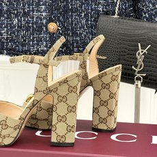 Gucci/古驰26WF新品马衔扣鱼嘴防水台细跟高跟凉鞋演绎复古奢华与现代气场的融合之作。标志性金属马衔 Gucci/古驰26WF新品马衔扣鱼嘴防水台细跟高跟凉鞋演绎复古奢华与现代气场的融合之作。标志性金属马衔