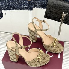 Gucci/古驰26WF新品马衔扣鱼嘴防水台细跟高跟凉鞋演绎复古奢华与现代气场的融合之作。标志性金属马衔 Gucci/古驰26WF新品马衔扣鱼嘴防水台细跟高跟凉鞋演绎复古奢华与现代气场的融合之作。标志性金属马衔