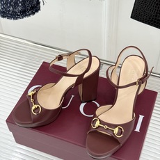 Gucci/古驰26WF新品马衔扣鱼嘴防水台细跟高跟凉鞋演绎复古奢华与现代气场的融合之作。标志性金属马衔 Gucci/古驰26WF新品马衔扣鱼嘴防水台细跟高跟凉鞋演绎复古奢华与现代气场的融合之作。标志性金属马衔