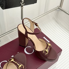 Gucci/古驰26WF新品马衔扣鱼嘴防水台细跟高跟凉鞋演绎复古奢华与现代气场的融合之作。标志性金属马衔 Gucci/古驰26WF新品马衔扣鱼嘴防水台细跟高跟凉鞋演绎复古奢华与现代气场的融合之作。标志性金属马衔