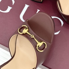 Gucci/古驰26WF新品马衔扣鱼嘴防水台细跟高跟凉鞋演绎复古奢华与现代气场的融合之作。标志性金属马衔 Gucci/古驰26WF新品马衔扣鱼嘴防水台细跟高跟凉鞋演绎复古奢华与现代气场的融合之作。标志性金属马衔