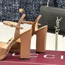 Gucci/古驰26WF新品马衔扣鱼嘴防水台细跟高跟凉鞋演绎复古奢华与现代气场的融合之作。标志性金属马衔 Gucci/古驰26WF新品马衔扣鱼嘴防水台细跟高跟凉鞋演绎复古奢华与现代气场的融合之作。标志性金属马衔