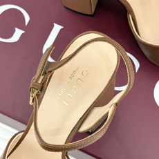 Gucci/古驰26WF新品马衔扣鱼嘴防水台细跟高跟凉鞋演绎复古奢华与现代气场的融合之作。标志性金属马衔 Gucci/古驰26WF新品马衔扣鱼嘴防水台细跟高跟凉鞋演绎复古奢华与现代气场的融合之作。标志性金属马衔