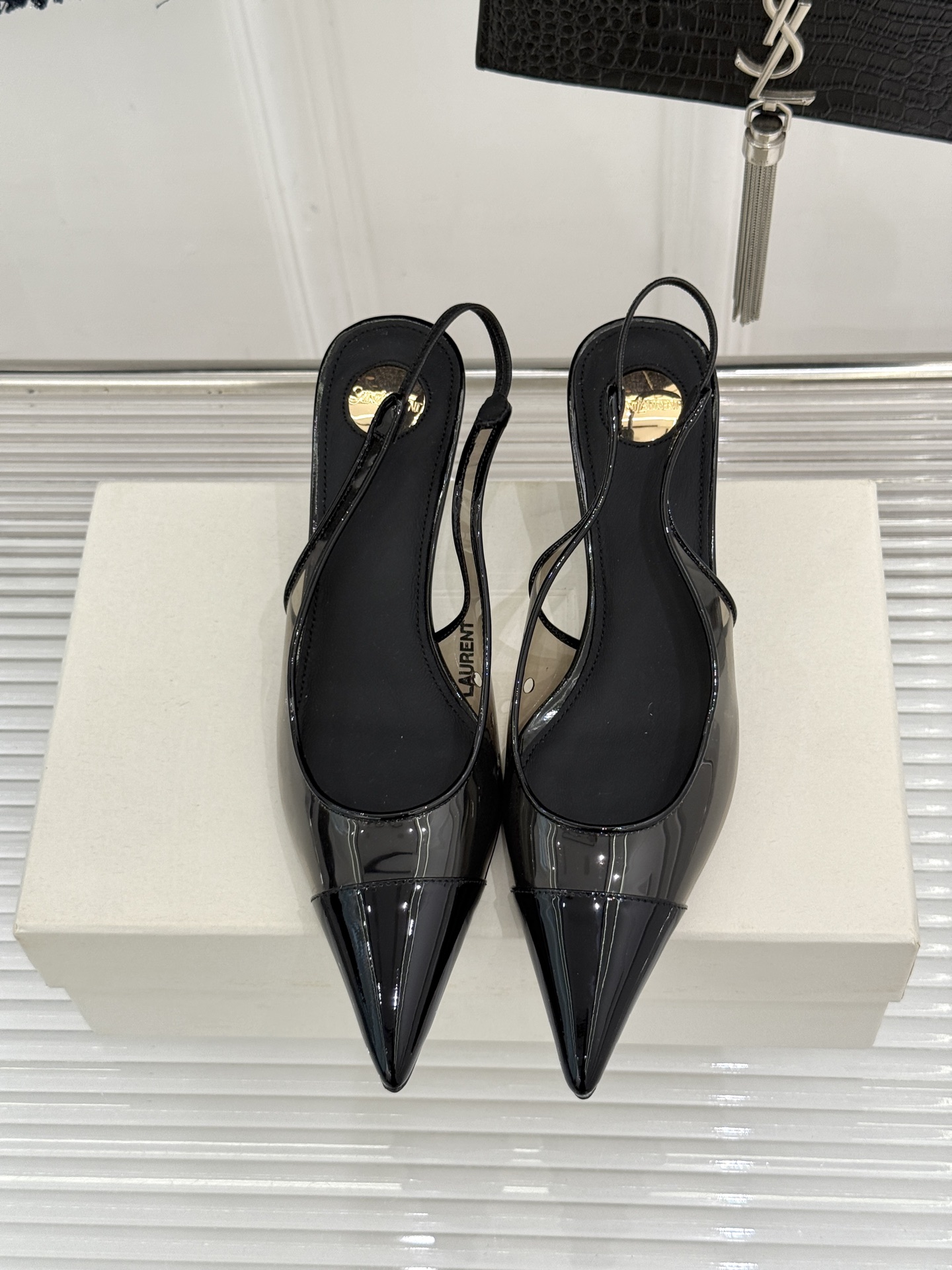(配原版飞机盒)Saint Laurent /圣罗兰26WF新品胶片尖头后空猫跟凉鞋把暗夜电影感穿在脚上 (配原版飞机盒)Saint Laurent /圣罗兰26WF新品胶片尖头后空猫跟凉鞋把暗夜电影感穿在脚上