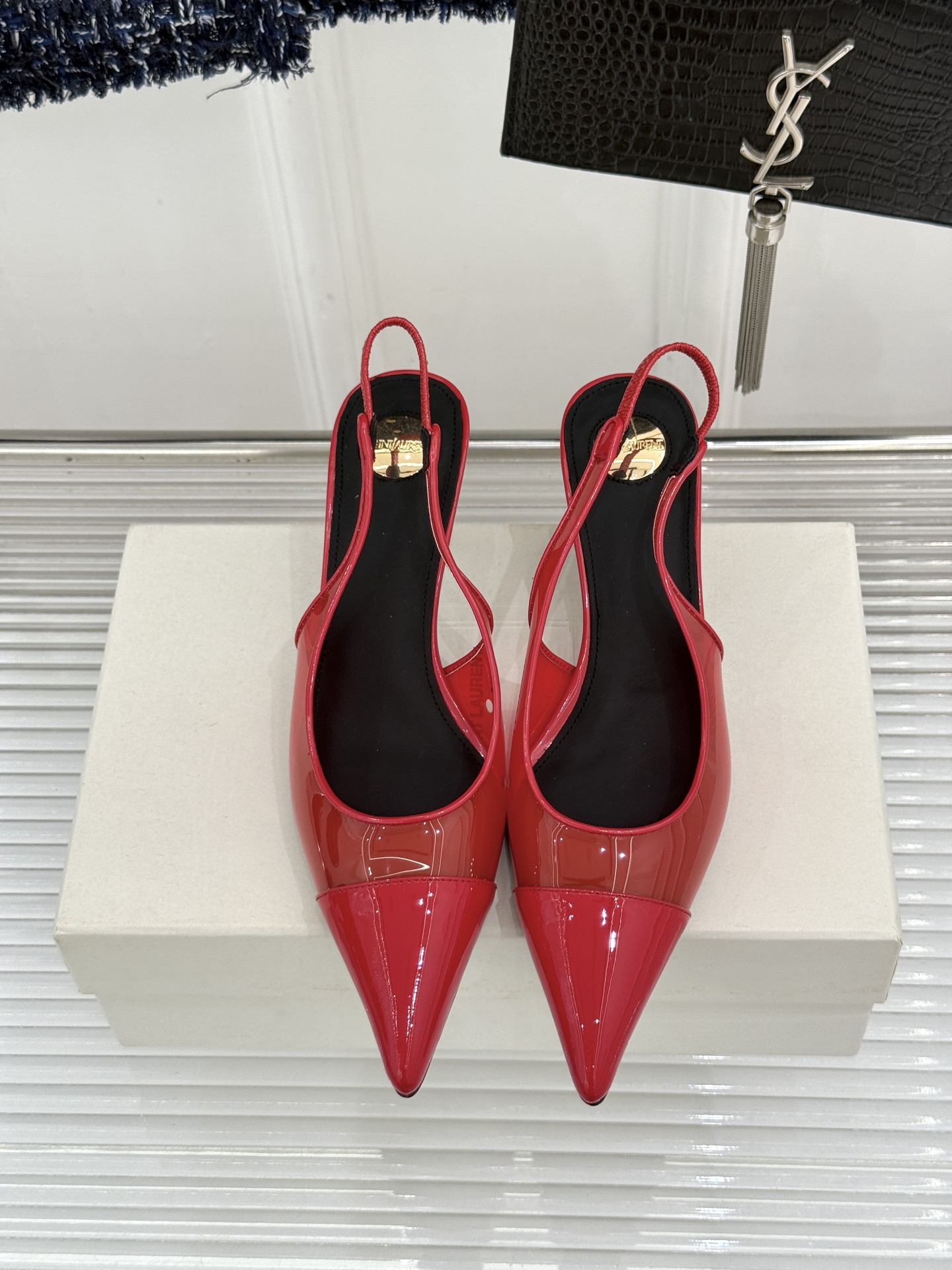 (配原版飞机盒)Saint Laurent /圣罗兰26WF新品胶片尖头后空猫跟凉鞋把暗夜电影感穿在脚上 (配原版飞机盒)Saint Laurent /圣罗兰26WF新品胶片尖头后空猫跟凉鞋把暗夜电影感穿在脚上