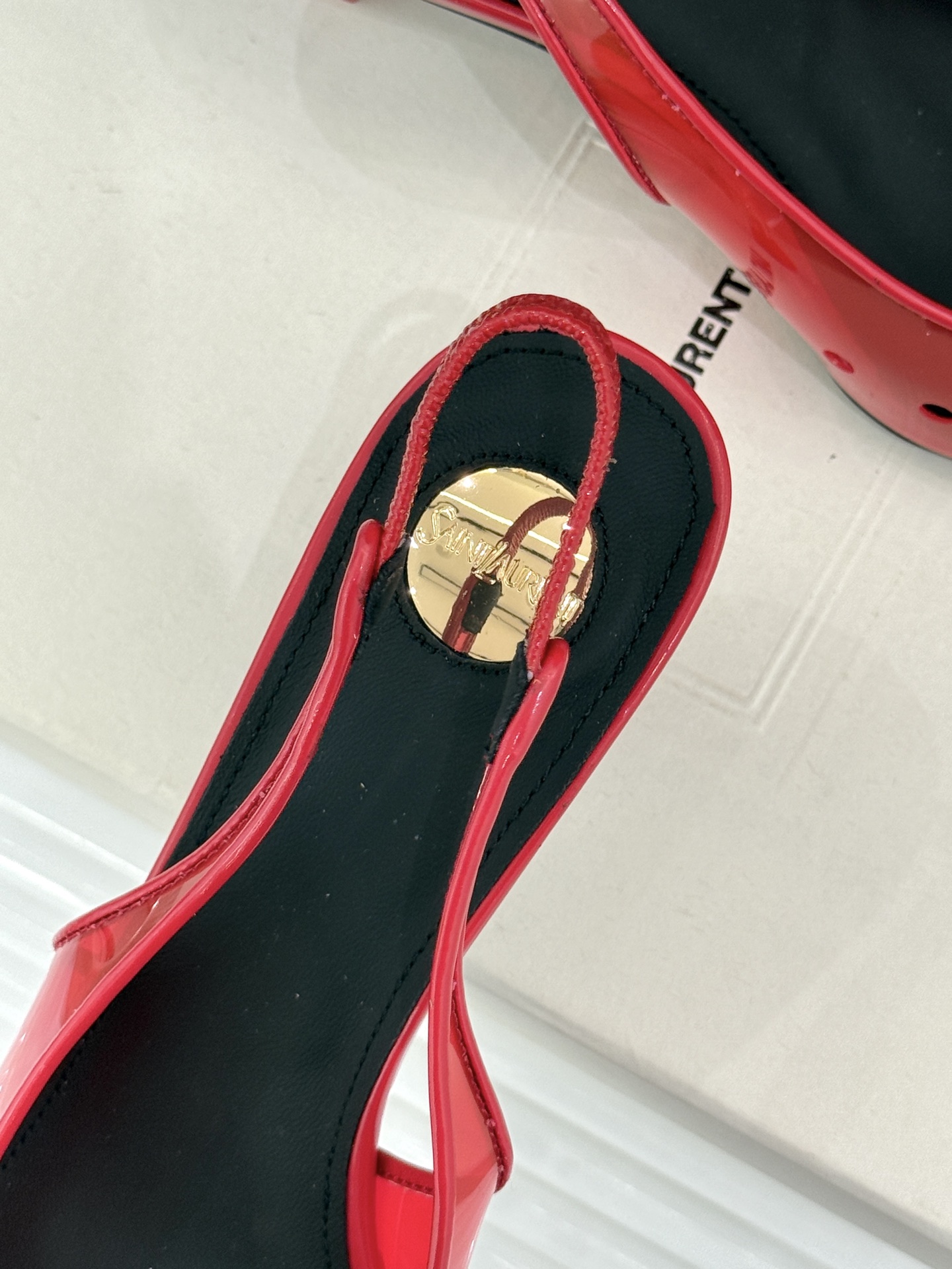(配原版飞机盒)Saint Laurent /圣罗兰26WF新品胶片尖头后空猫跟凉鞋把暗夜电影感穿在脚上 (配原版飞机盒)Saint Laurent /圣罗兰26WF新品胶片尖头后空猫跟凉鞋把暗夜电影感穿在脚上