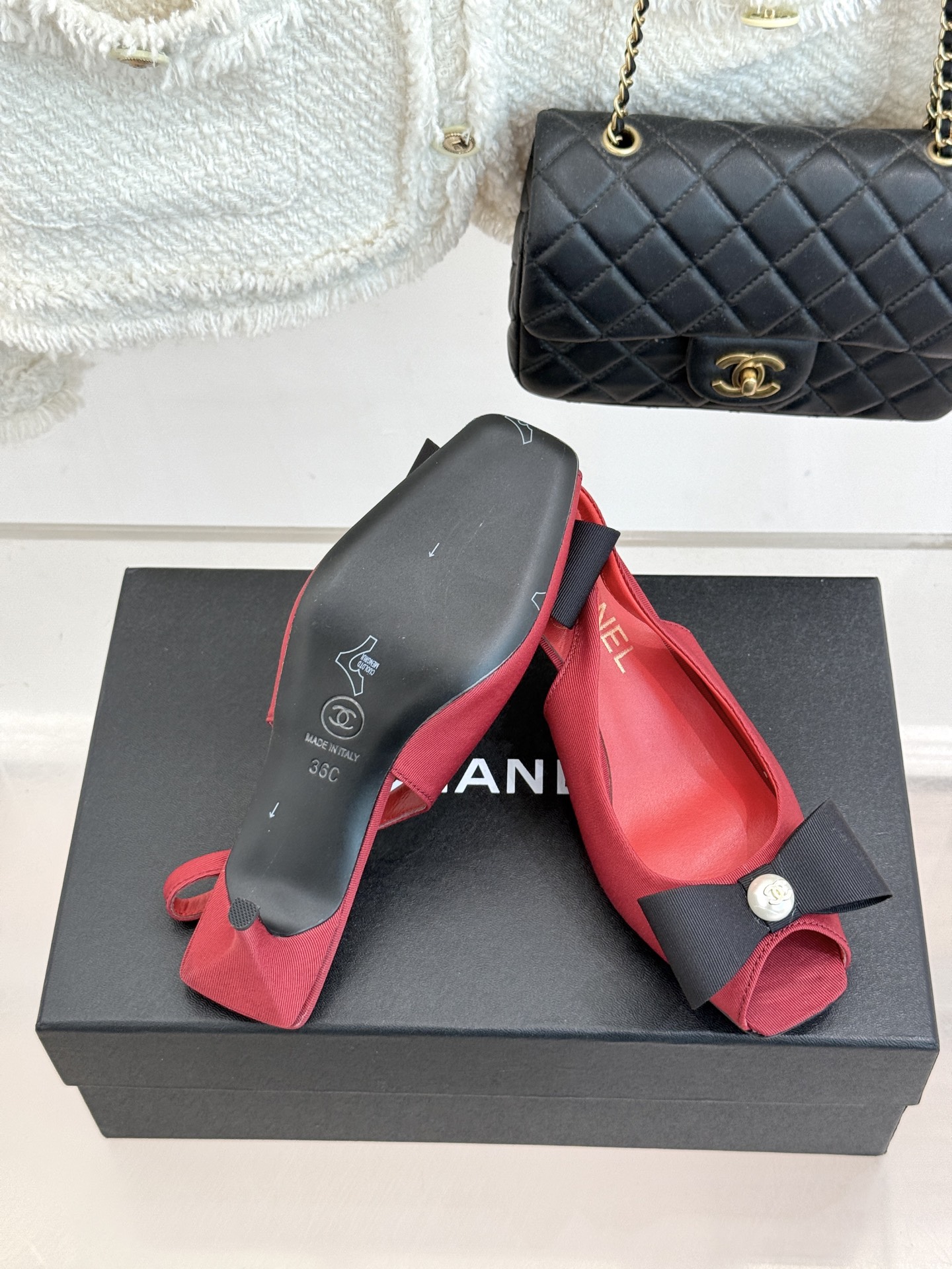 CHANE*|小香26A新品双C珍珠蝴蝶结鱼嘴高跟凉鞋把温柔贵气焊在足尖26A早春封神级绝美单品双C珍珠 CHANE*|小香26A新品双C珍珠蝴蝶结鱼嘴高跟凉鞋把温柔贵气焊在足尖26A早春封神级绝美单品双C珍珠