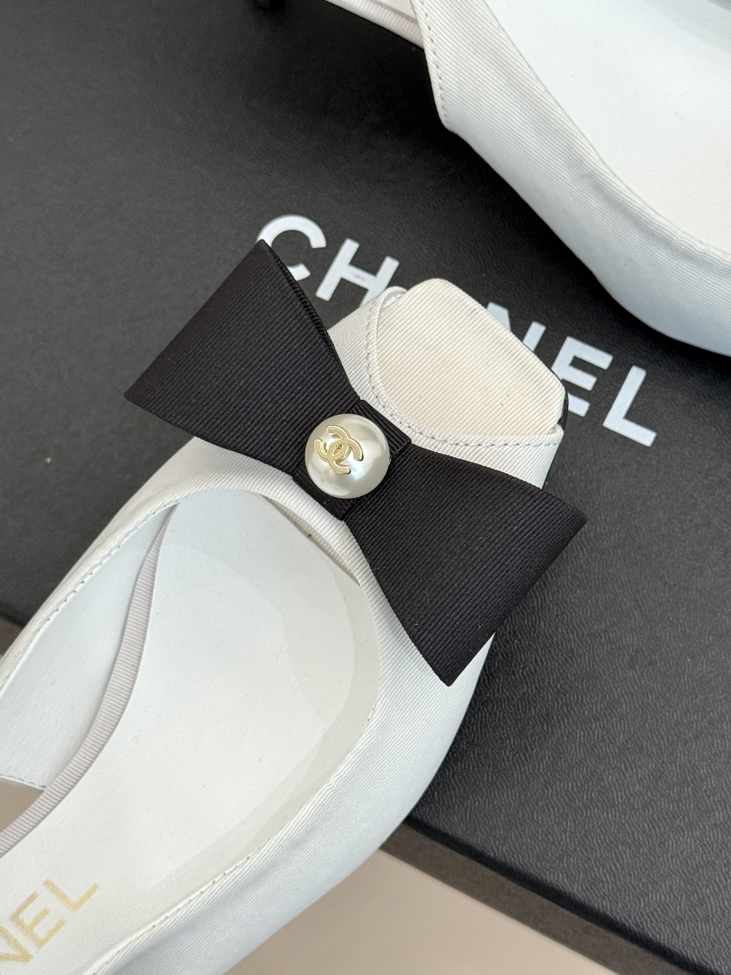 CHANE*|小香26A新品双C珍珠蝴蝶结鱼嘴高跟凉鞋把温柔贵气焊在足尖26A早春封神级绝美单品双C珍珠 CHANE*|小香26A新品双C珍珠蝴蝶结鱼嘴高跟凉鞋把温柔贵气焊在足尖26A早春封神级绝美单品双C珍珠