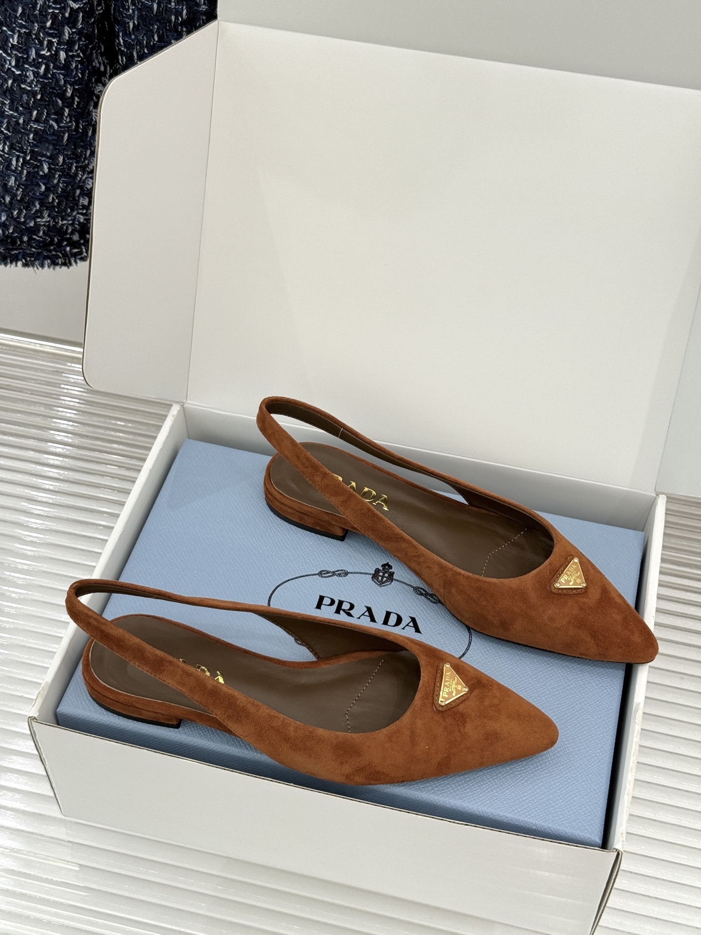 （原版飞机盒＋10）Prada/普拉达26WF新品复古三角标后空平底凉鞋极简控今夏本命鞋履珐琅三角标复刻