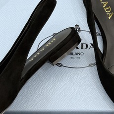 (原版飞机盒+10)Prada/普拉达26WF新品复古三角标后空平底凉鞋极简控今夏本命鞋履珐琅三角标复刻 (原版飞机盒+10)Prada/普拉达26WF新品复古三角标后空平底凉鞋极简控今夏本命鞋履珐琅三角标复刻