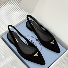 (原版飞机盒+10)Prada/普拉达26WF新品复古三角标后空平底凉鞋极简控今夏本命鞋履珐琅三角标复刻 (原版飞机盒+10)Prada/普拉达26WF新品复古三角标后空平底凉鞋极简控今夏本命鞋履珐琅三角标复刻