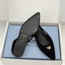 (原版飞机盒+10)Prada/普拉达26WF新品复古三角标后空平底凉鞋极简控今夏本命鞋履珐琅三角标复刻 (原版飞机盒+10)Prada/普拉达26WF新品复古三角标后空平底凉鞋极简控今夏本命鞋履珐琅三角标复刻