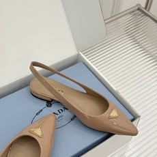 (原版飞机盒+10)Prada/普拉达26WF新品复古三角标后空平底凉鞋极简控今夏本命鞋履珐琅三角标复刻 (原版飞机盒+10)Prada/普拉达26WF新品复古三角标后空平底凉鞋极简控今夏本命鞋履珐琅三角标复刻