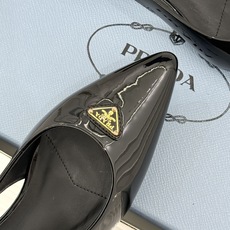 (原版飞机盒+10)Prada/普拉达26WF新品复古三角标后空平底凉鞋极简控今夏本命鞋履珐琅三角标复刻 (原版飞机盒+10)Prada/普拉达26WF新品复古三角标后空平底凉鞋极简控今夏本命鞋履珐琅三角标复刻
