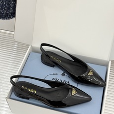 (原版飞机盒+10)Prada/普拉达26WF新品复古三角标后空平底凉鞋极简控今夏本命鞋履珐琅三角标复刻 (原版飞机盒+10)Prada/普拉达26WF新品复古三角标后空平底凉鞋极简控今夏本命鞋履珐琅三角标复刻