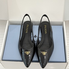 (原版飞机盒+10)Prada/普拉达26WF新品复古三角标后空平底凉鞋极简控今夏本命鞋履珐琅三角标复刻 (原版飞机盒+10)Prada/普拉达26WF新品复古三角标后空平底凉鞋极简控今夏本命鞋履珐琅三角标复刻