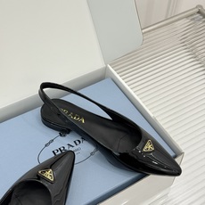 (原版飞机盒+10)Prada/普拉达26WF新品复古三角标后空平底凉鞋极简控今夏本命鞋履珐琅三角标复刻 (原版飞机盒+10)Prada/普拉达26WF新品复古三角标后空平底凉鞋极简控今夏本命鞋履珐琅三角标复刻