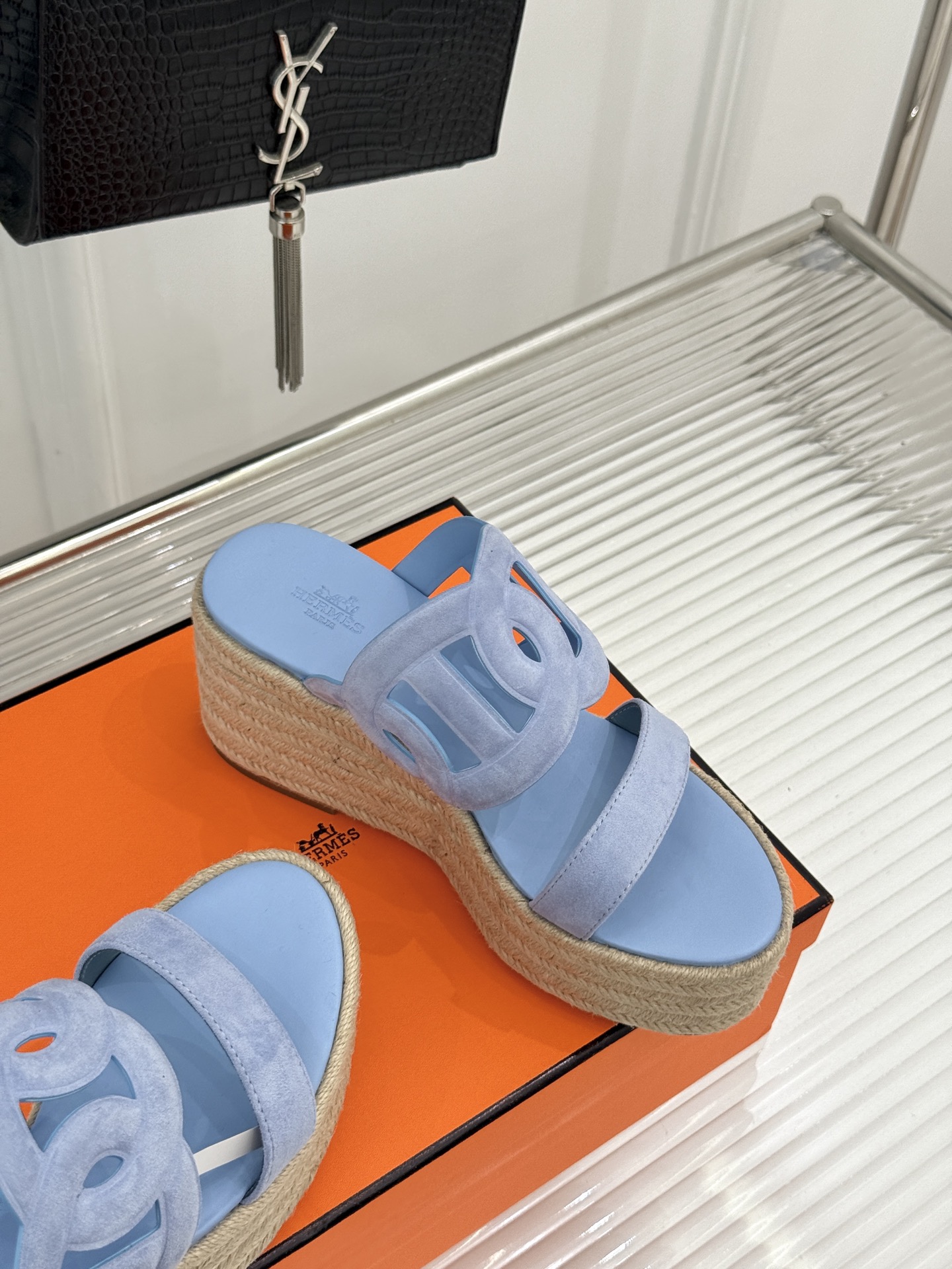 Hermès/爱马仕猪鼻子链条一字带麻绳厚底拖鞋养马人今夏必入款老钱风夏日顶配凉拖猪鼻子链条镌刻经典一字