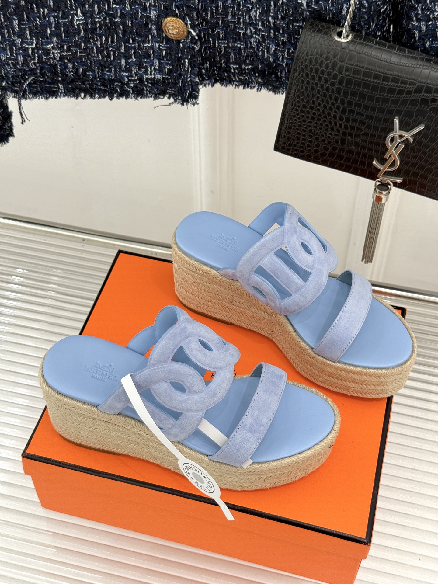 Hermès/爱马仕猪鼻子链条一字带麻绳厚底拖鞋养马人今夏必入款老钱风夏日顶配凉拖猪鼻子链条镌刻经典一字