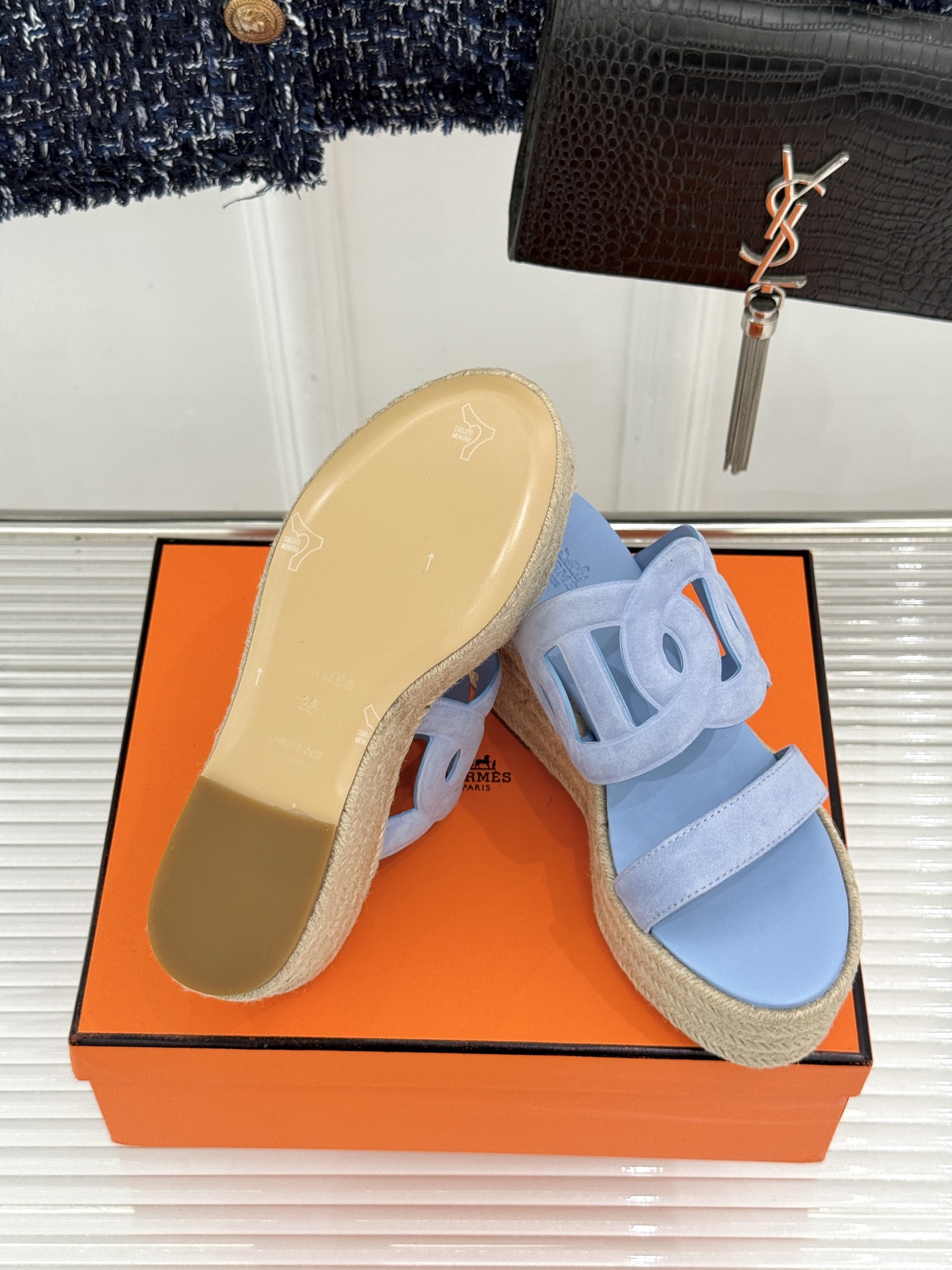 Hermès/爱马仕猪鼻子链条一字带麻绳厚底拖鞋养马人今夏必入款老钱风夏日顶配凉拖猪鼻子链条镌刻经典一字