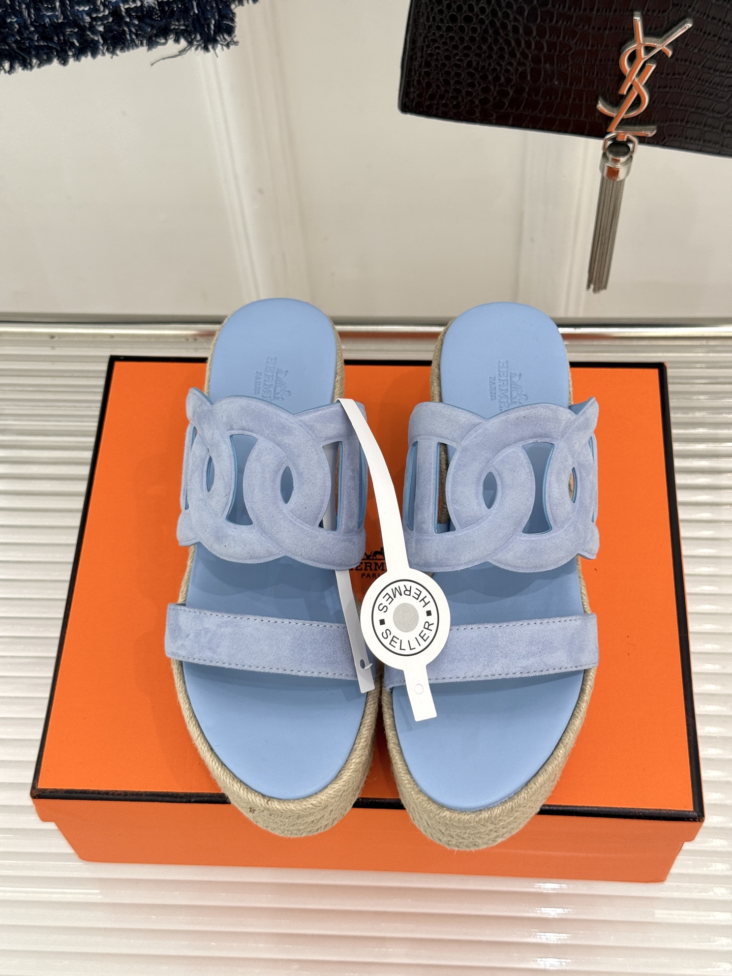 Hermès/爱马仕猪鼻子链条一字带麻绳厚底拖鞋养马人今夏必入款老钱风夏日顶配凉拖猪鼻子链条镌刻经典一字