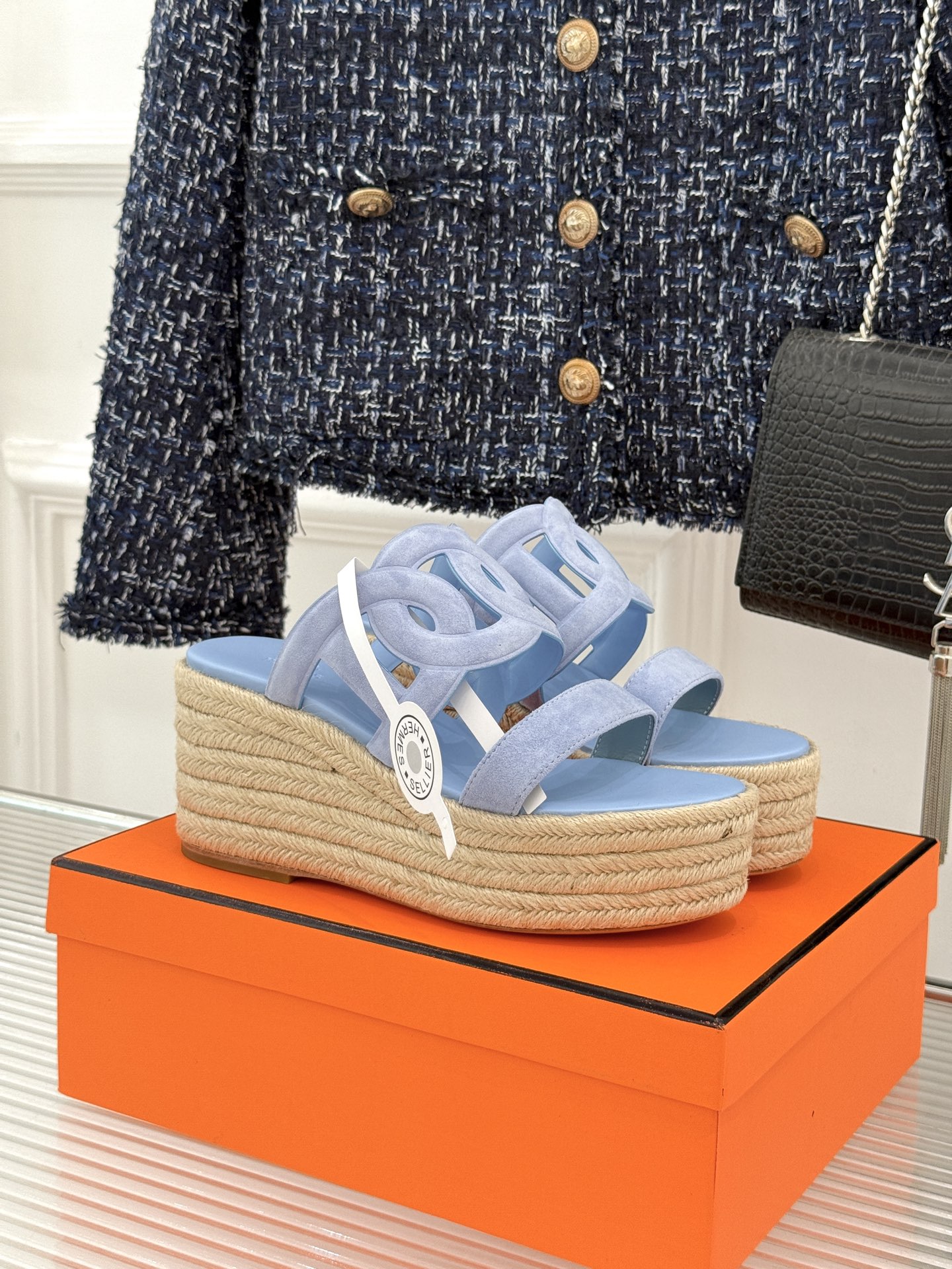 Hermès/爱马仕猪鼻子链条一字带麻绳厚底拖鞋养马人今夏必入款老钱风夏日顶配凉拖猪鼻子链条镌刻经典一字