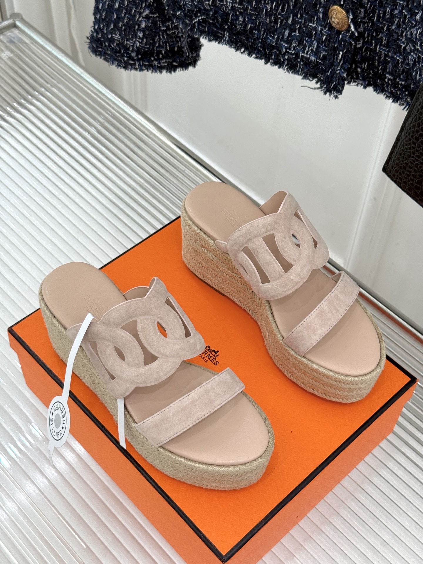 Hermès/爱马仕猪鼻子链条一字带麻绳厚底拖鞋养马人今夏必入款老钱风夏日顶配凉拖猪鼻子链条镌刻经典一字 Hermès/爱马仕猪鼻子链条一字带麻绳厚底拖鞋养马人今夏必入款老钱风夏日顶配凉拖猪鼻子链条镌刻经典一字