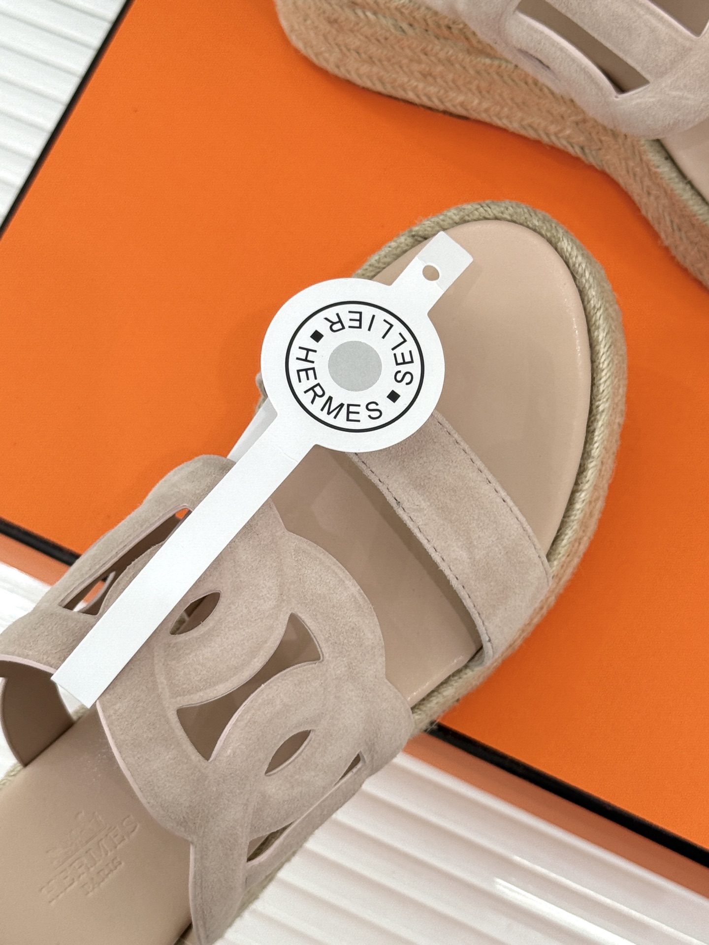 Hermès/爱马仕猪鼻子链条一字带麻绳厚底拖鞋养马人今夏必入款老钱风夏日顶配凉拖猪鼻子链条镌刻经典一字 Hermès/爱马仕猪鼻子链条一字带麻绳厚底拖鞋养马人今夏必入款老钱风夏日顶配凉拖猪鼻子链条镌刻经典一字