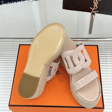 Hermès/爱马仕猪鼻子链条一字带麻绳厚底拖鞋养马人今夏必入款老钱风夏日顶配凉拖猪鼻子链条镌刻经典一字 Hermès/爱马仕猪鼻子链条一字带麻绳厚底拖鞋养马人今夏必入款老钱风夏日顶配凉拖猪鼻子链条镌刻经典一字