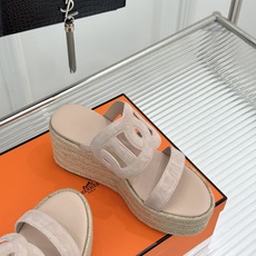 Hermès/爱马仕猪鼻子链条一字带麻绳厚底拖鞋养马人今夏必入款老钱风夏日顶配凉拖猪鼻子链条镌刻经典一字 Hermès/爱马仕猪鼻子链条一字带麻绳厚底拖鞋养马人今夏必入款老钱风夏日顶配凉拖猪鼻子链条镌刻经典一字
