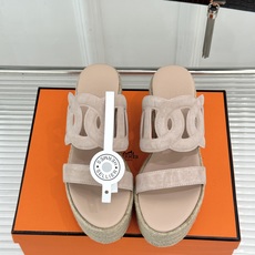 Hermès/爱马仕猪鼻子链条一字带麻绳厚底拖鞋养马人今夏必入款老钱风夏日顶配凉拖猪鼻子链条镌刻经典一字 Hermès/爱马仕猪鼻子链条一字带麻绳厚底拖鞋养马人今夏必入款老钱风夏日顶配凉拖猪鼻子链条镌刻经典一字