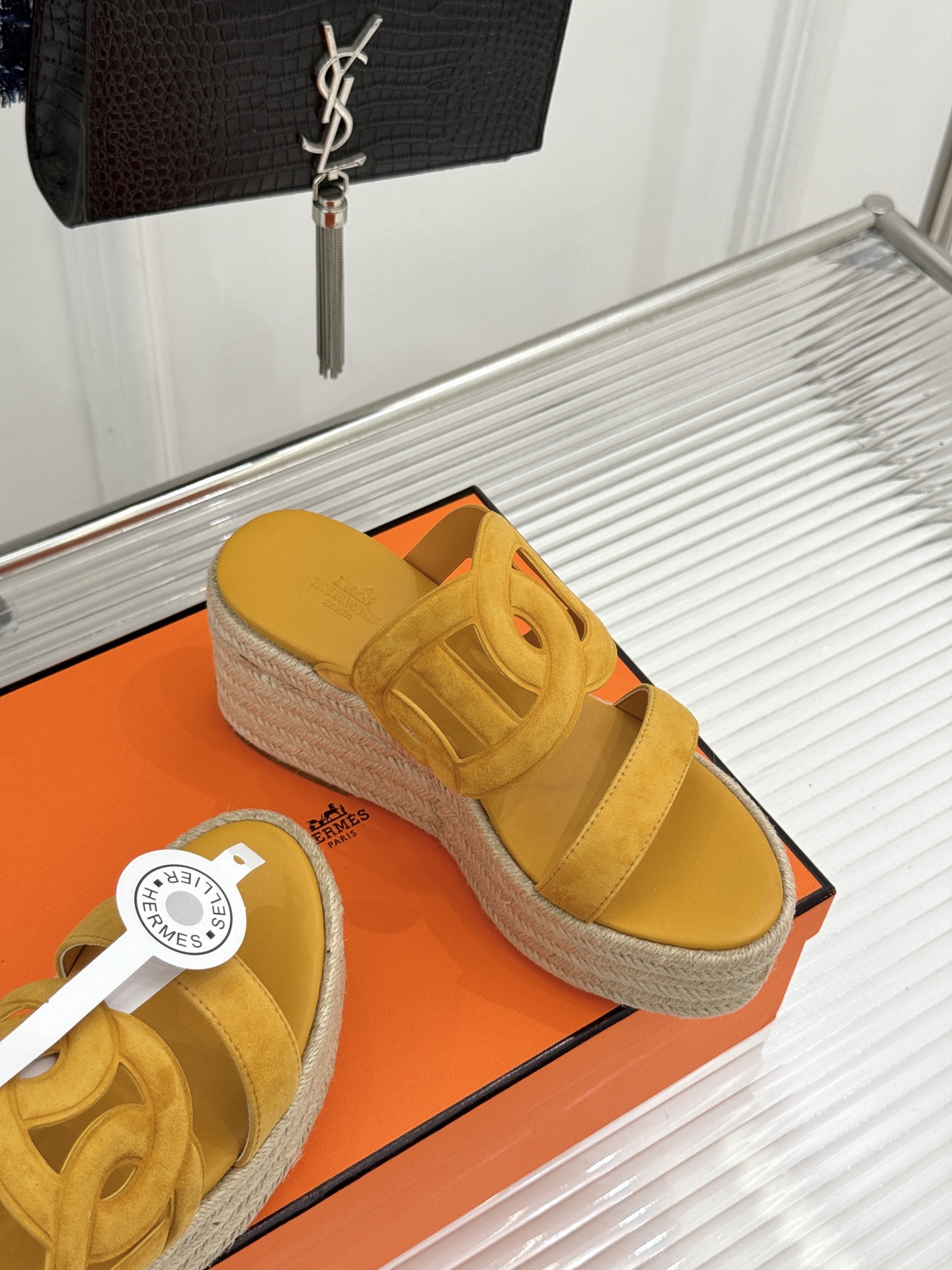 Hermès/爱马仕猪鼻子链条一字带麻绳厚底拖鞋养马人今夏必入款老钱风夏日顶配凉拖猪鼻子链条镌刻经典一字 Hermès/爱马仕猪鼻子链条一字带麻绳厚底拖鞋养马人今夏必入款老钱风夏日顶配凉拖猪鼻子链条镌刻经典一字