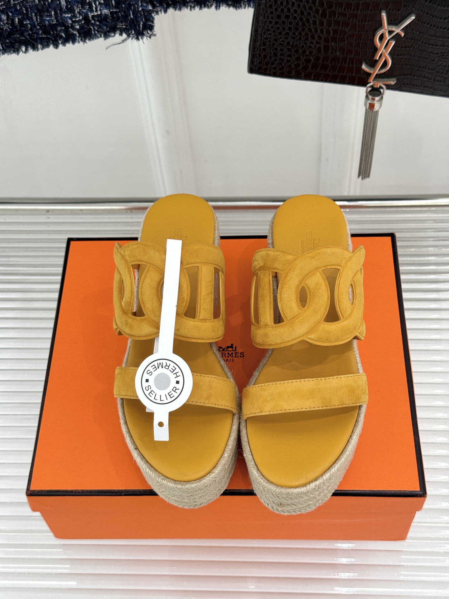 Hermès/爱马仕猪鼻子链条一字带麻绳厚底拖鞋养马人今夏必入款老钱风夏日顶配凉拖猪鼻子链条镌刻经典一字 Hermès/爱马仕猪鼻子链条一字带麻绳厚底拖鞋养马人今夏必入款老钱风夏日顶配凉拖猪鼻子链条镌刻经典一字
