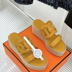 Hermès/爱马仕猪鼻子链条一字带麻绳厚底拖鞋养马人今夏必入款老钱风夏日顶配凉拖猪鼻子链条镌刻经典一字 Hermès/爱马仕猪鼻子链条一字带麻绳厚底拖鞋养马人今夏必入款老钱风夏日顶配凉拖猪鼻子链条镌刻经典一字